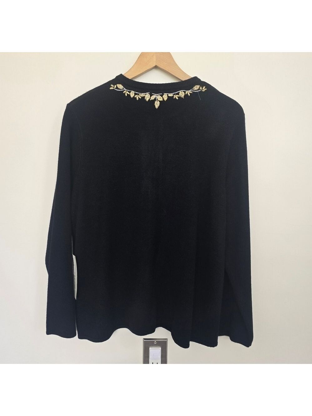 Designers Originals Black Cardigan Sweater w/Gold Leaf Embroidery Size Large NWT - Picture 6 of 12